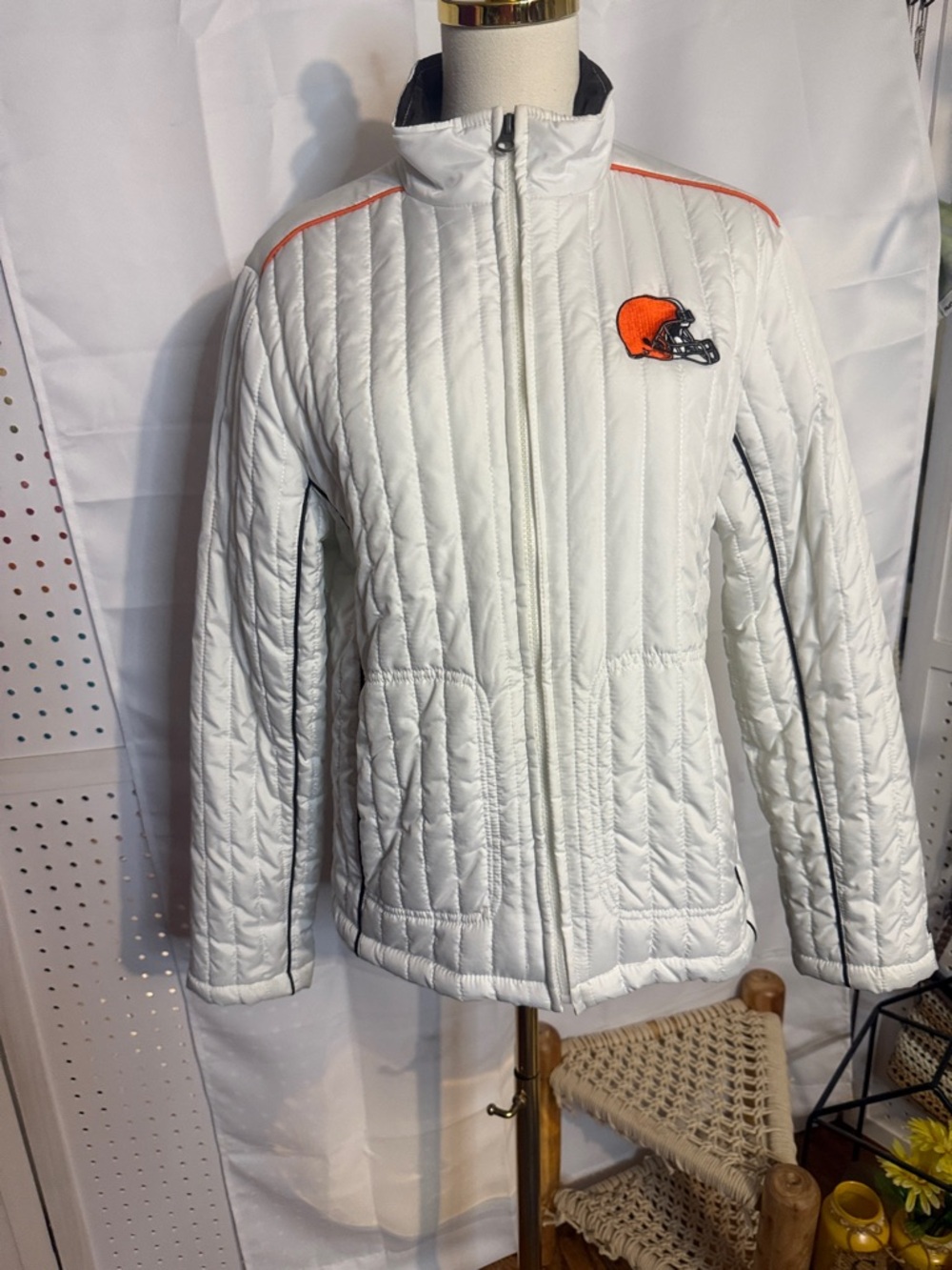 Cleveland Browns NFL Women's White Quilted Puffer Jacket size Large